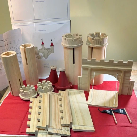 Pottery Barn Kids 16 Wooden Building Blocks Pieces Castle Set - Picture 4 of 12